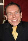 Warwick Davis photo